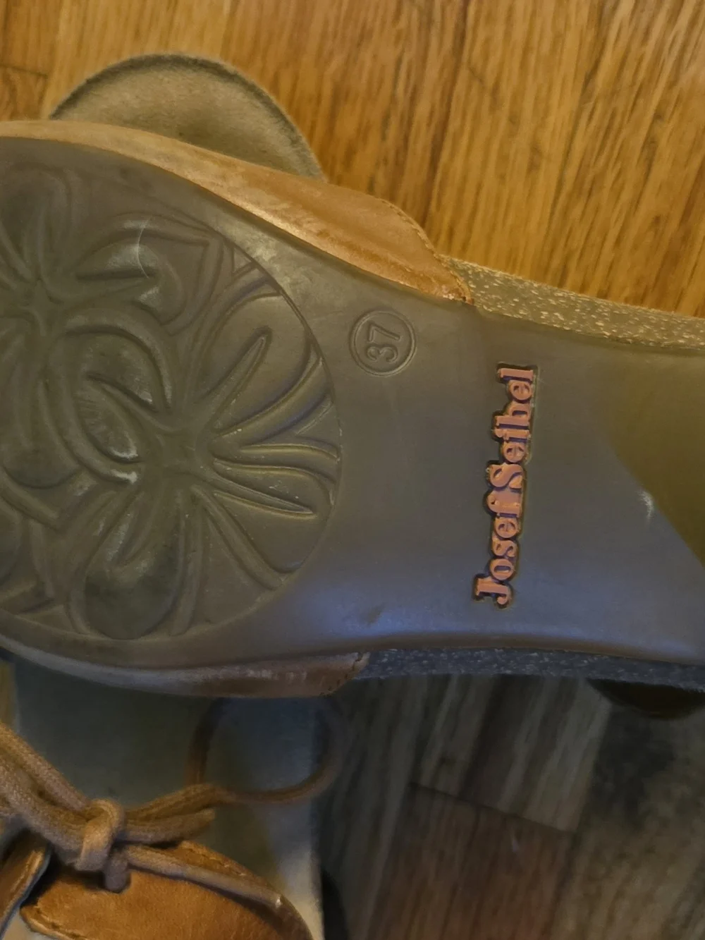 Josef Seibel stylish tan